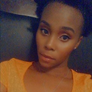 Meet your Posher, Briana